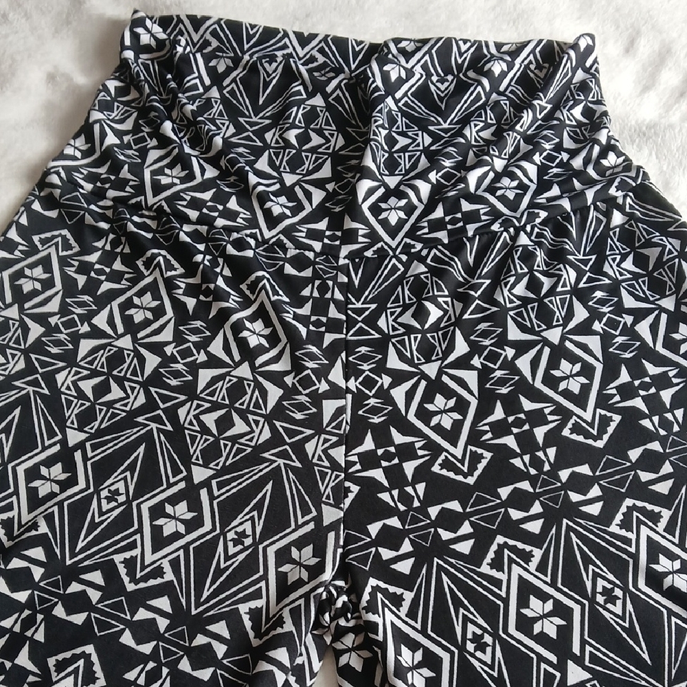 Eye Candy Black and White Patterned Wide Leg Pants - Picture 5 of 7